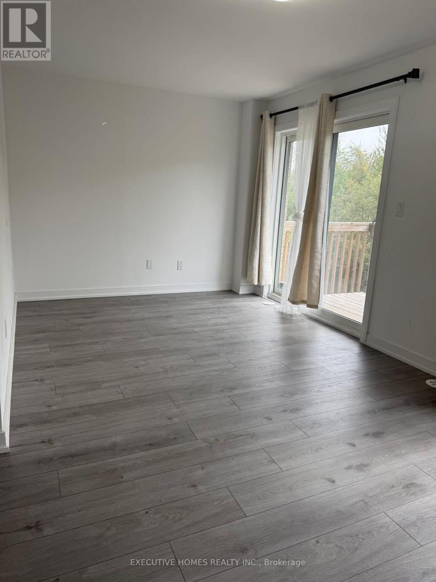 10 Blue Forest Crescent, Barrie, Ontario  L0J 0N3 - Photo 9 - S12424822