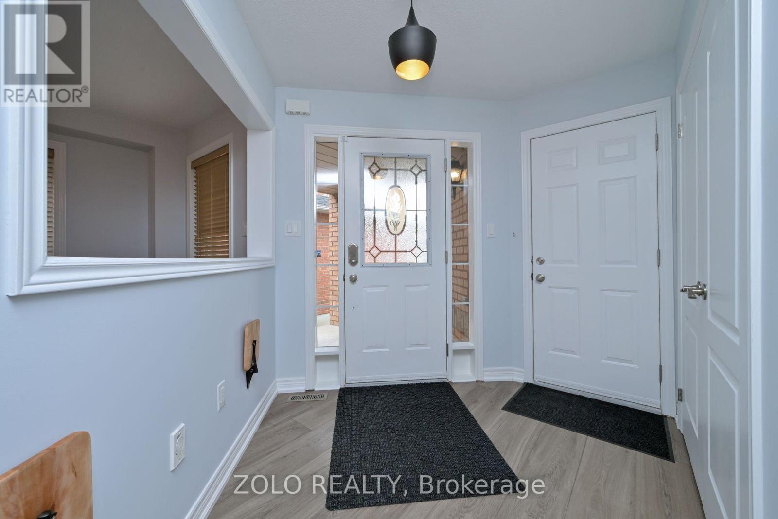 51 Catherine Drive, Barrie (Painswick South), Ontario  L4N 0H1 - Photo 4 - S12424859