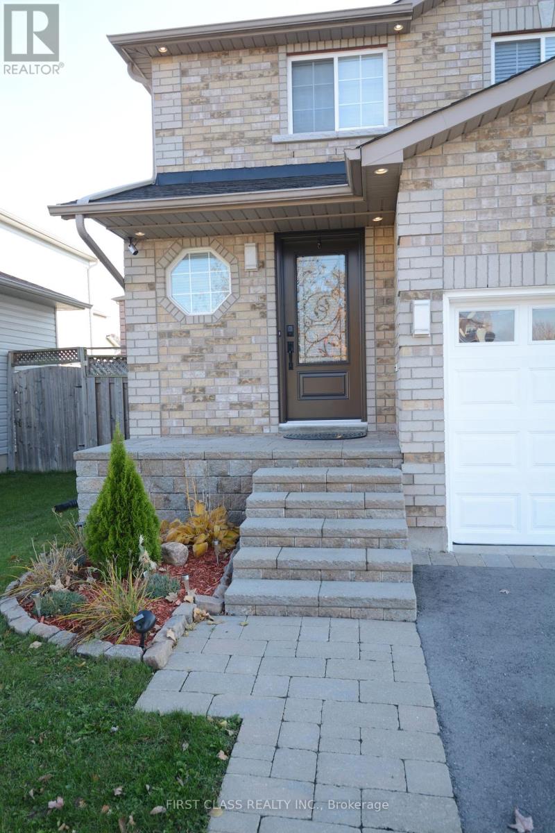 13 Benjamin Lane, Barrie, Ontario  L4N 0S3 - Photo 2 - S12424869