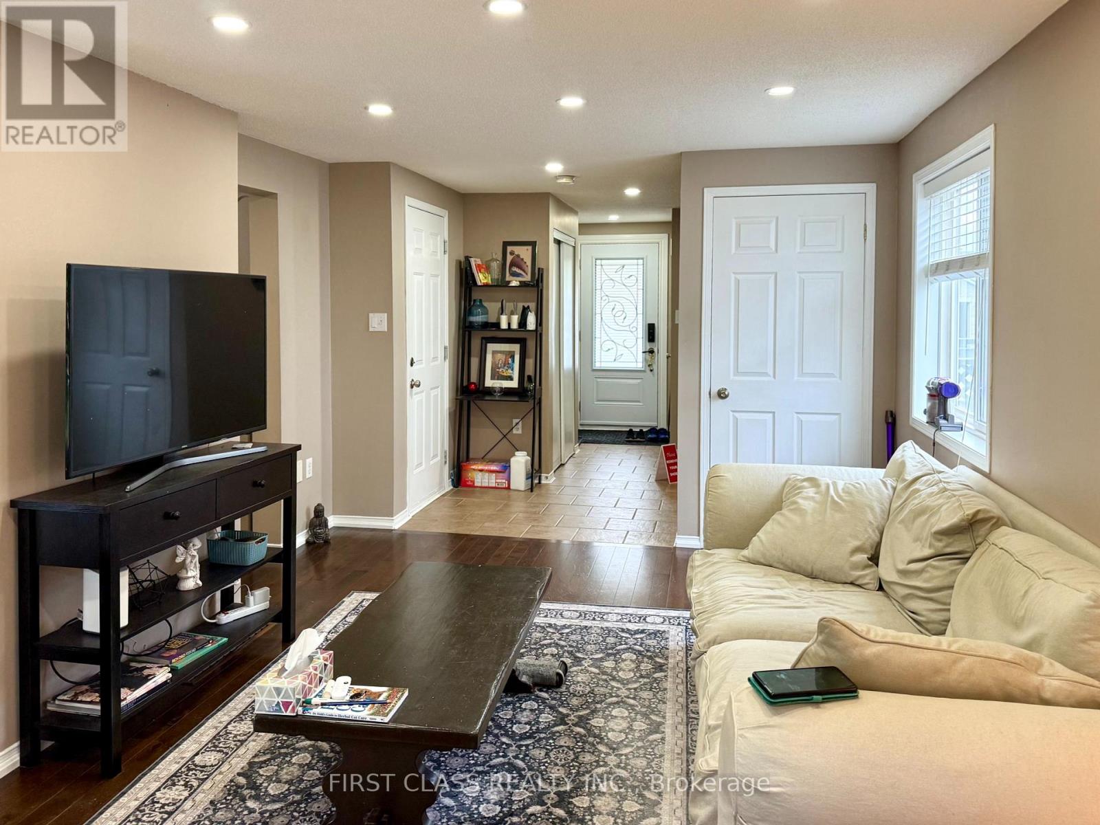 13 Benjamin Lane, Barrie, Ontario  L4N 0S3 - Photo 3 - S12424869
