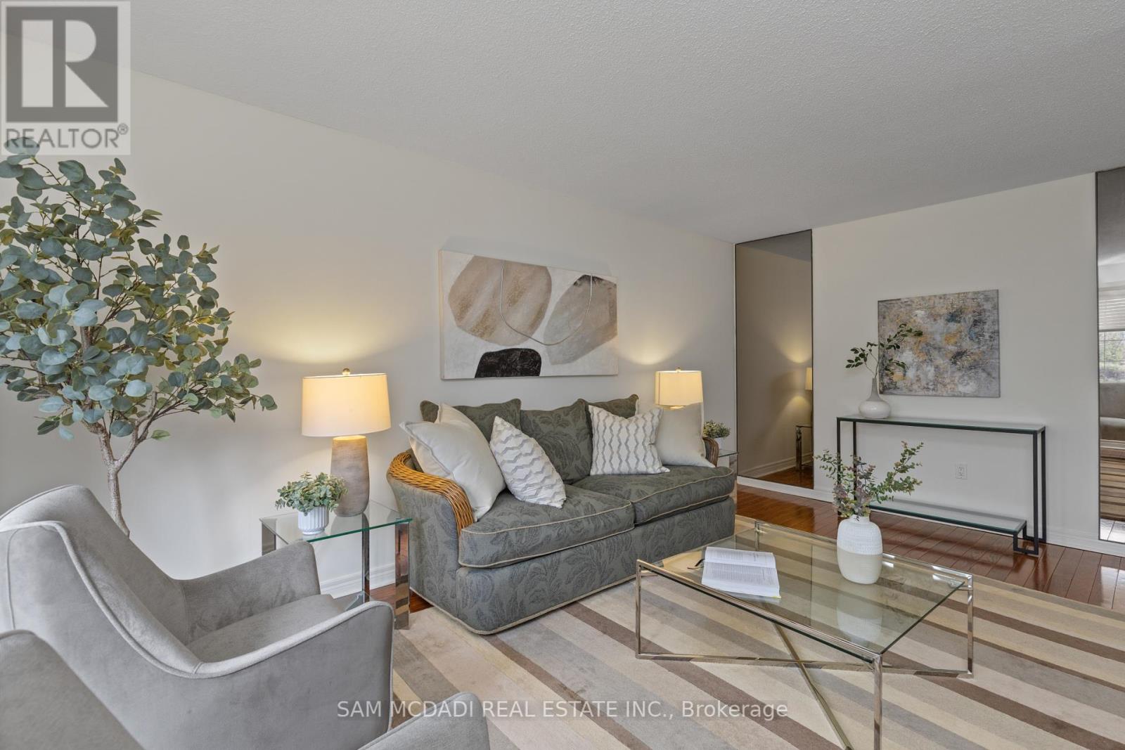 44 Madrid Crescent, Brampton, Ontario  L6S 2X4 - Photo 4 - W12424779