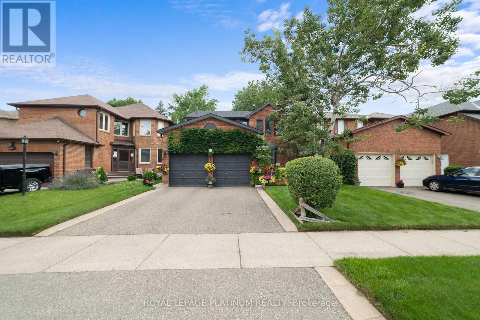 77 Lord Simcoe Drive, Brampton, Ontario  L6S 5H1 - Photo 1 - W12424785