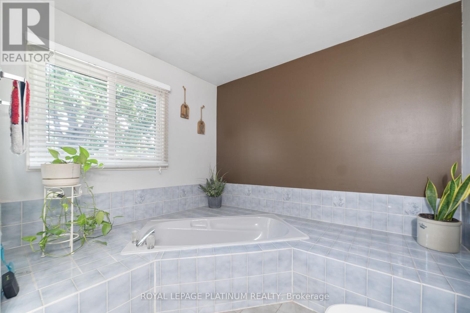 77 Lord Simcoe Drive, Brampton, Ontario  L6S 5H1 - Photo 24 - W12424785