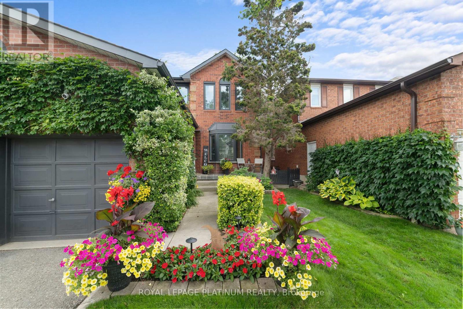 77 Lord Simcoe Drive, Brampton, Ontario  L6S 5H1 - Photo 3 - W12424785