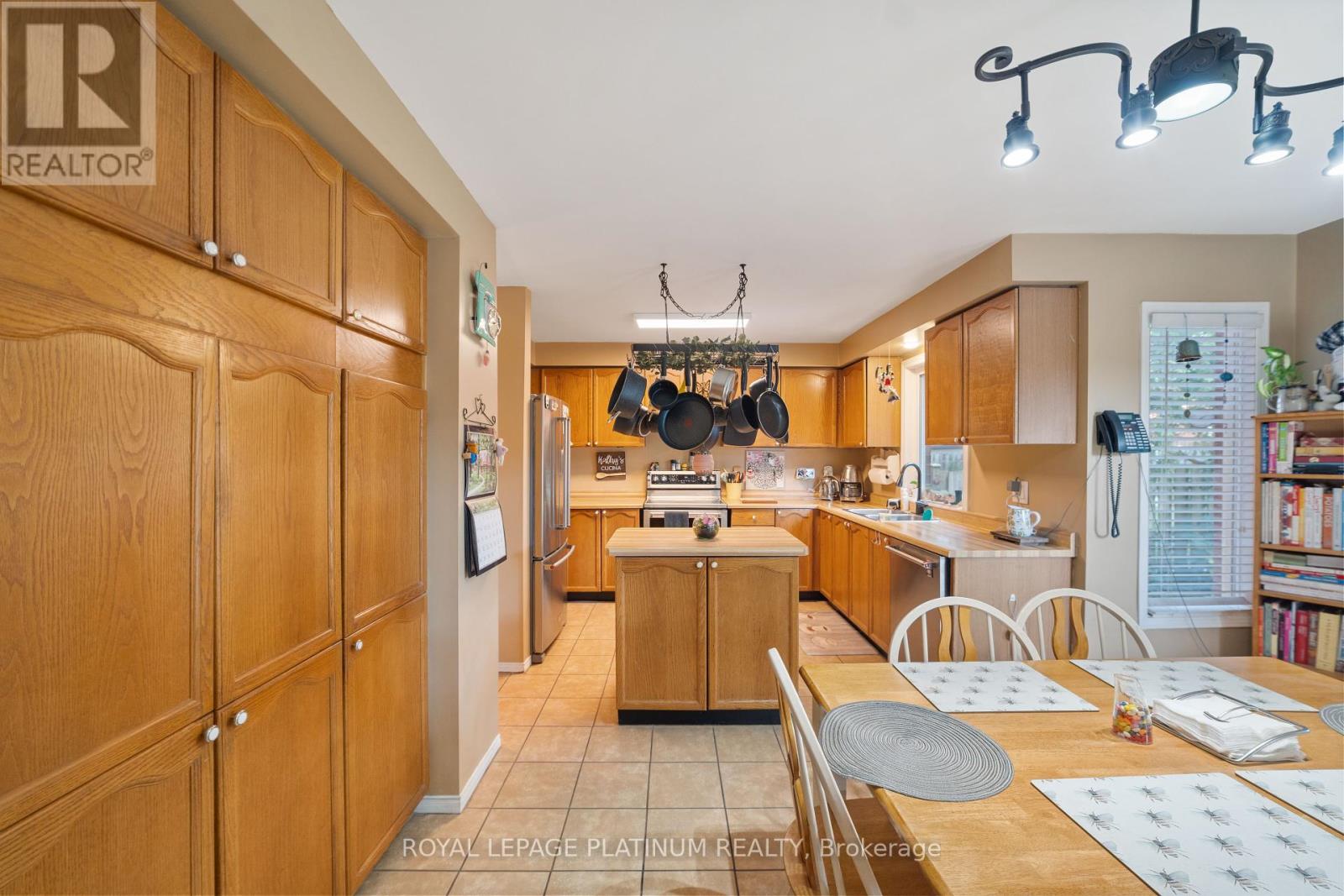 77 Lord Simcoe Drive, Brampton, Ontario  L6S 5H1 - Photo 7 - W12424785