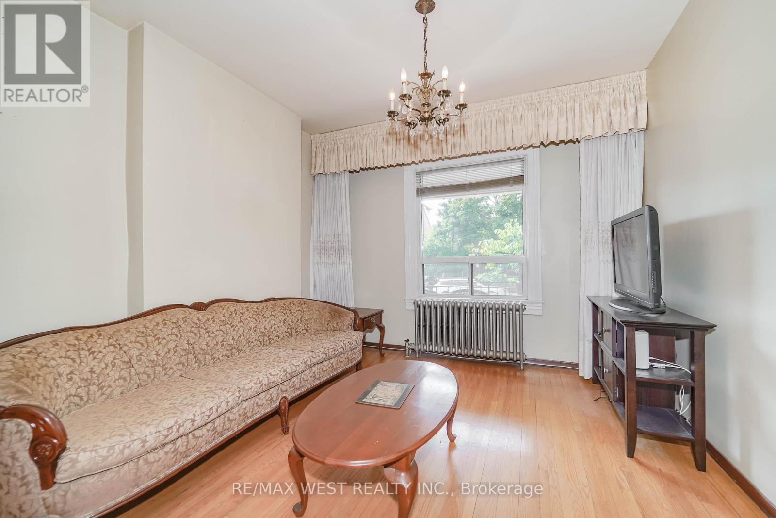 411 Westmoreland Avenue N, Toronto, Ontario  M6H 3A6 - Photo 3 - W12424845