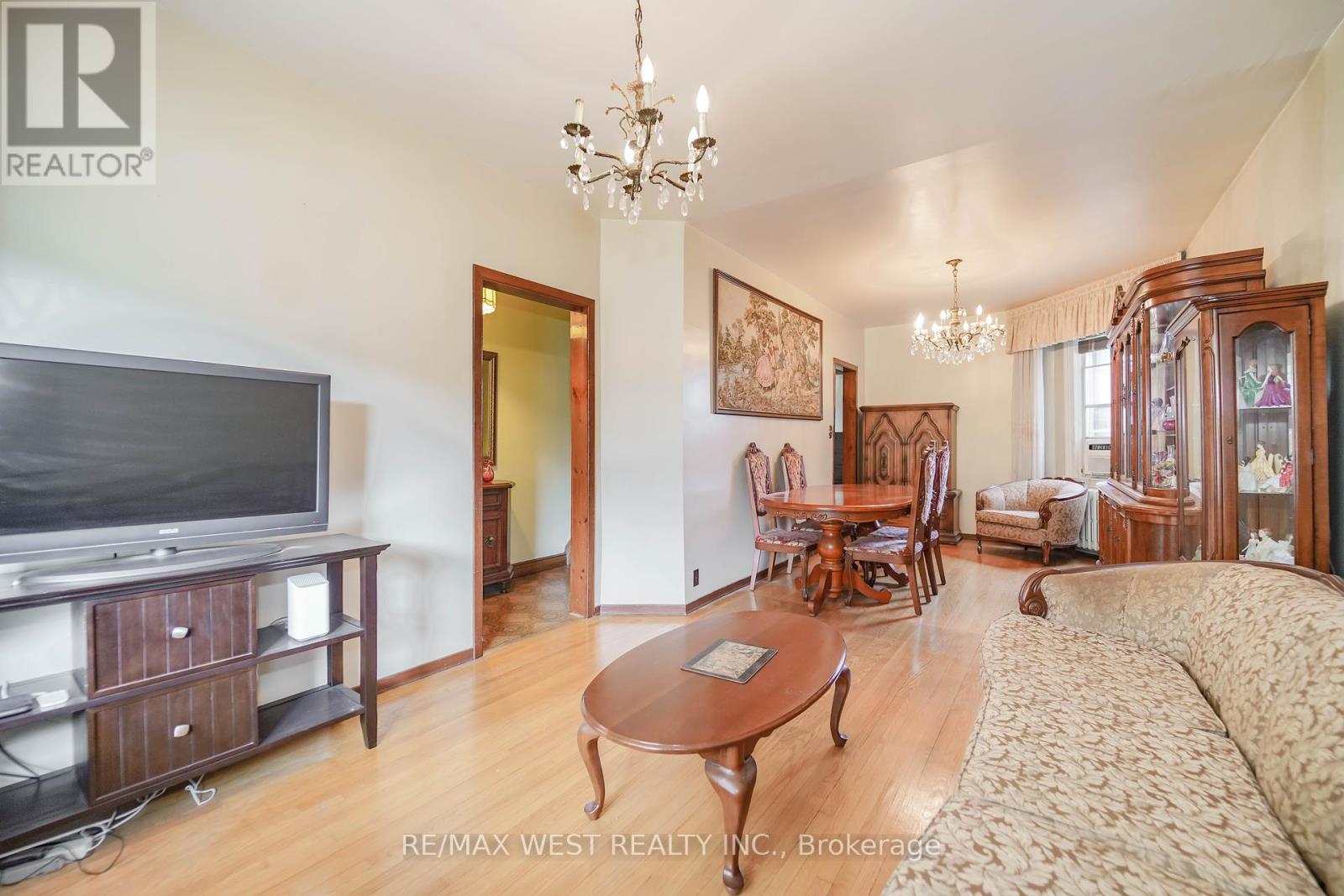 411 Westmoreland Avenue N, Toronto, Ontario  M6H 3A6 - Photo 4 - W12424845