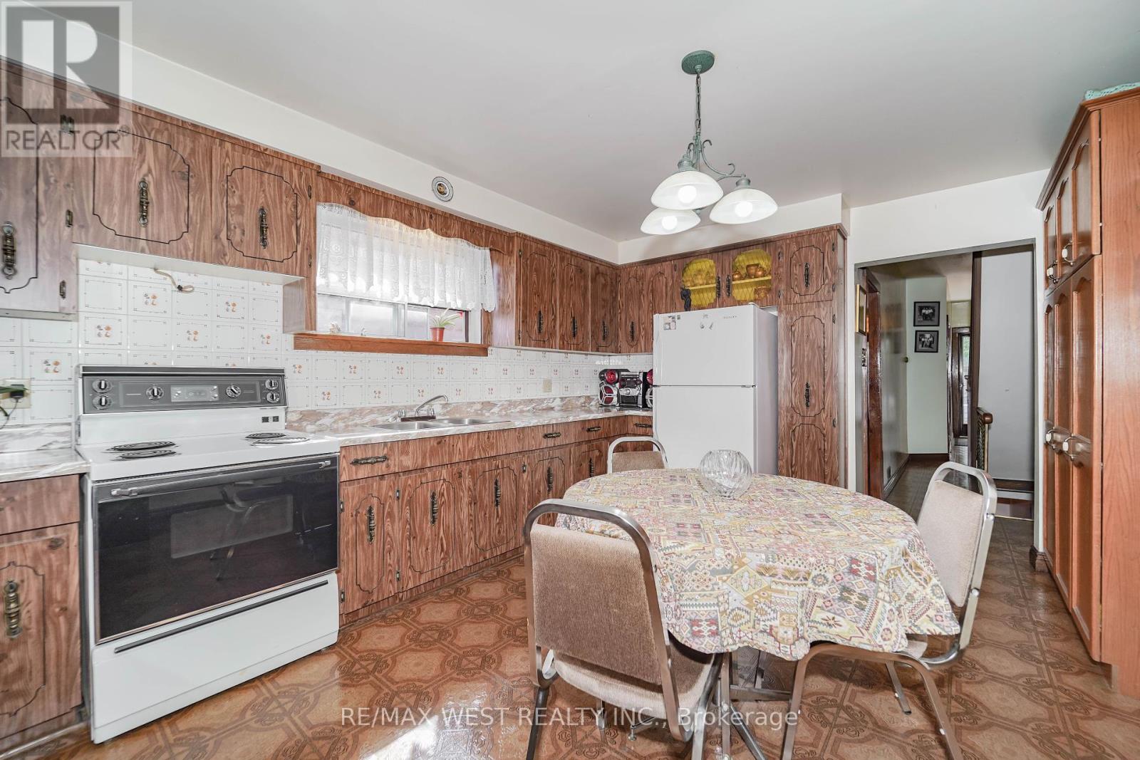 411 Westmoreland Avenue N, Toronto, Ontario  M6H 3A6 - Photo 5 - W12424845