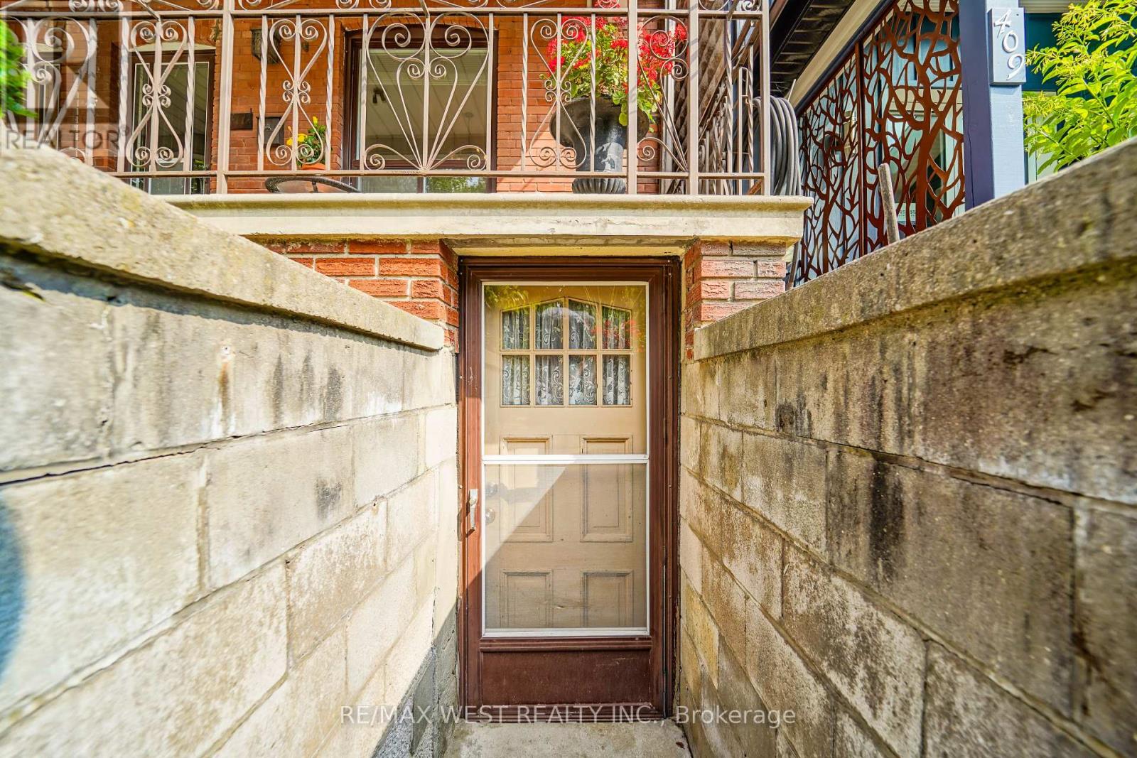 411 Westmoreland Avenue N, Toronto, Ontario  M6H 3A6 - Photo 9 - W12424845