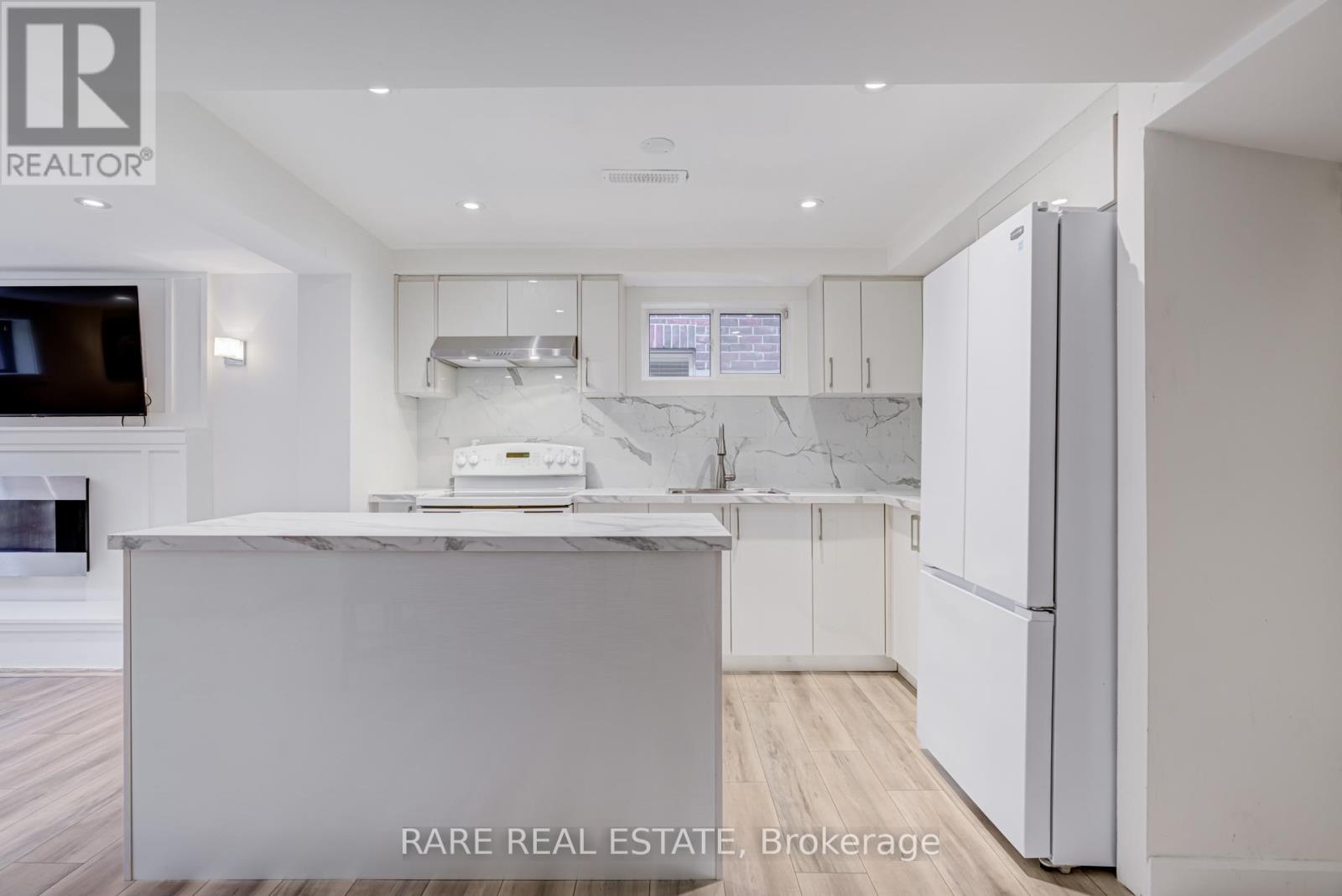 98 Hay Avenue, Toronto, Ontario  M8Z 1G4 - Photo 19 - W12424889