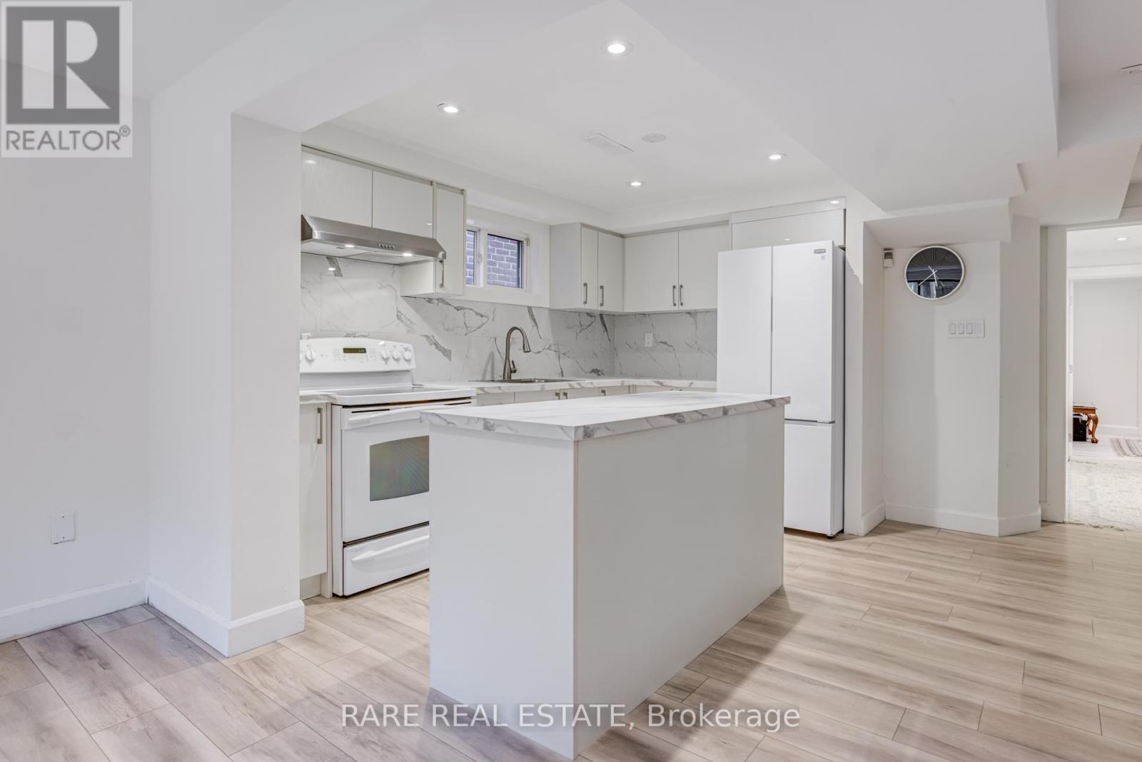 98 Hay Avenue, Toronto, Ontario  M8Z 1G4 - Photo 20 - W12424889