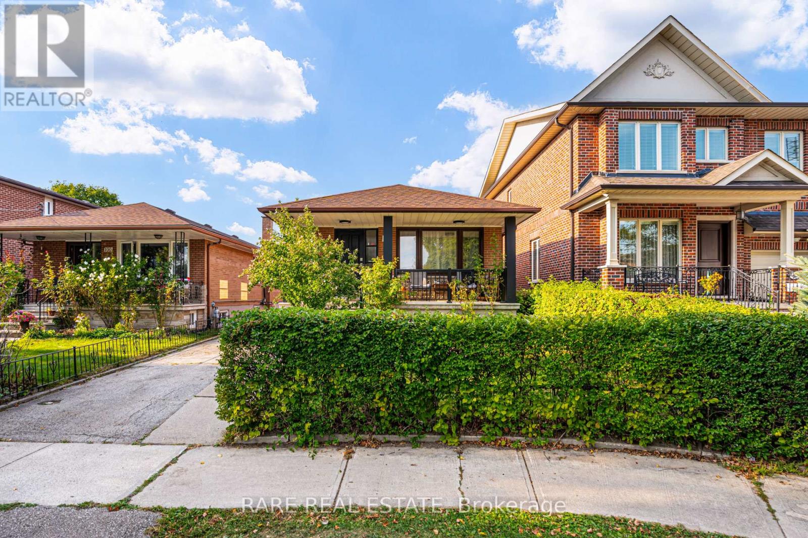 98 Hay Avenue, Toronto, Ontario  M8Z 1G4 - Photo 3 - W12424889