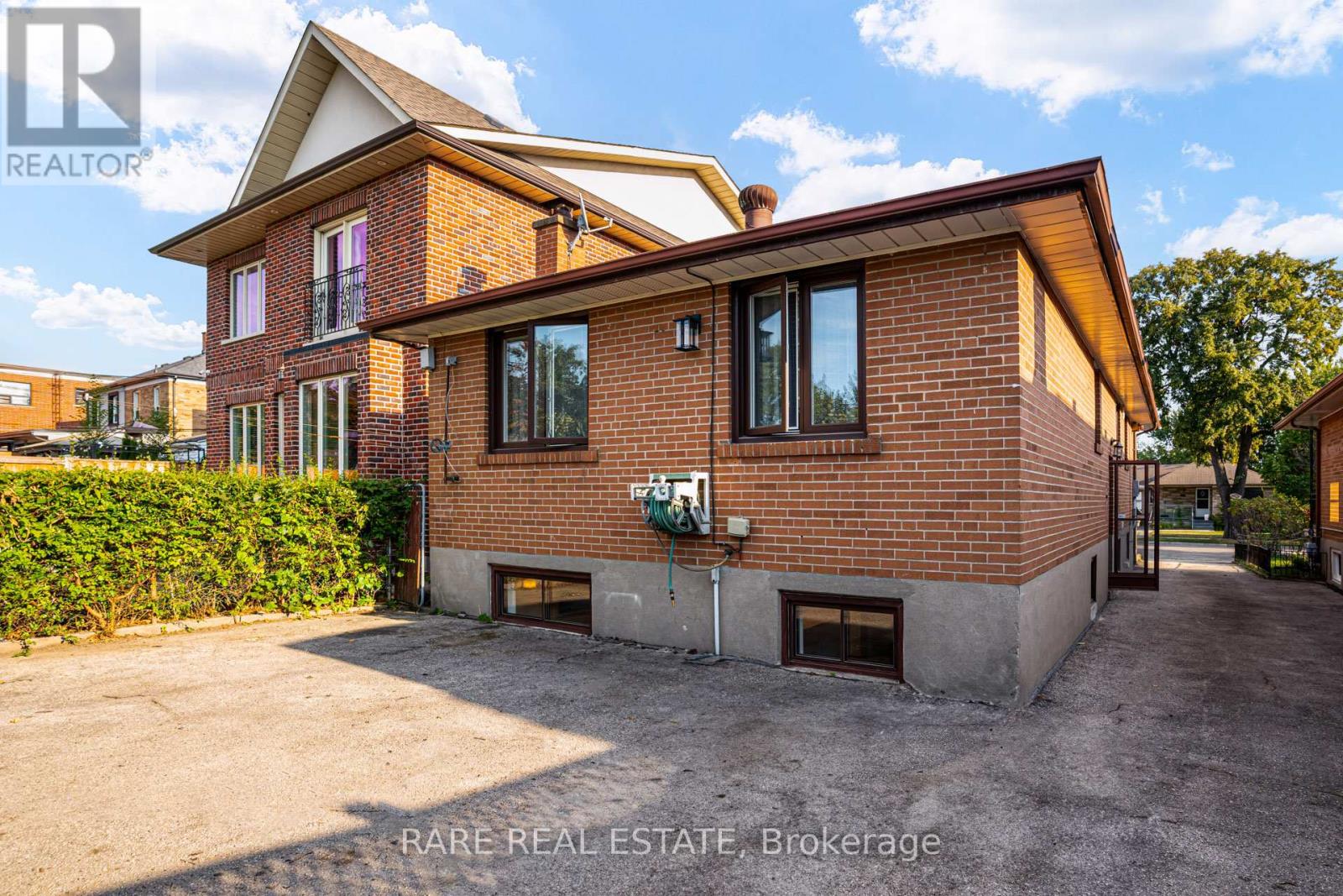 98 Hay Avenue, Toronto, Ontario  M8Z 1G4 - Photo 36 - W12424889