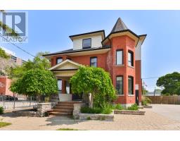 UPPER - 15 MISSISSAUGA ROAD S, Mississauga, Ontario