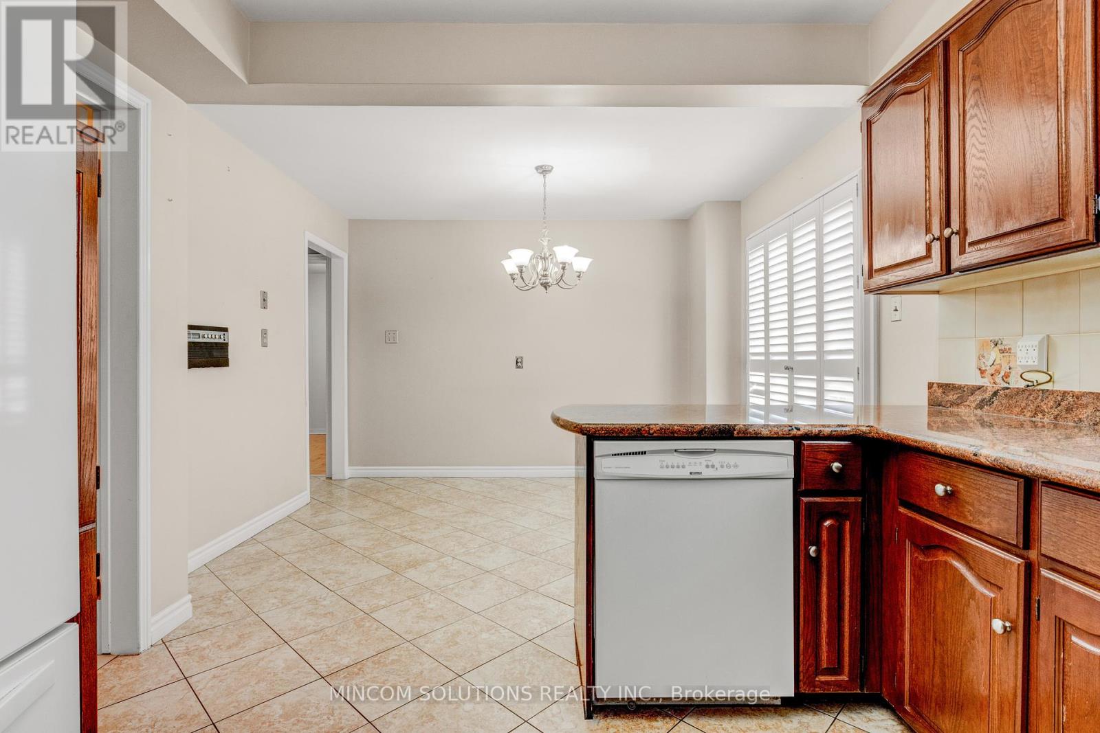 2394 Credit Valley Road E, Mississauga, Ontario  L5M 4E6 - Photo 13 - W12424900