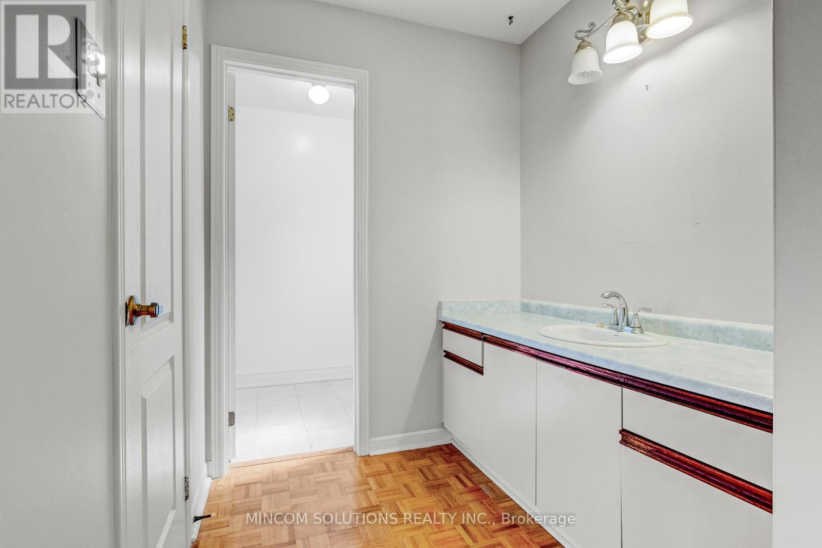 2394 Credit Valley Road E, Mississauga, Ontario  L5M 4E6 - Photo 18 - W12424900