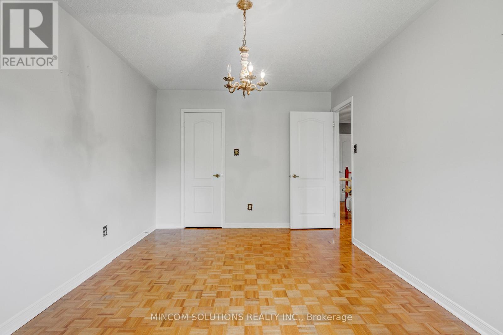 2394 Credit Valley Road E, Mississauga, Ontario  L5M 4E6 - Photo 21 - W12424900