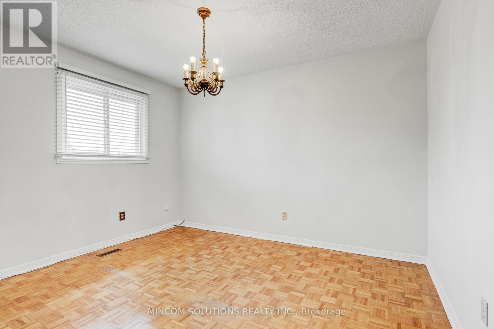 2394 Credit Valley Road E, Mississauga, Ontario  L5M 4E6 - Photo 24 - W12424900