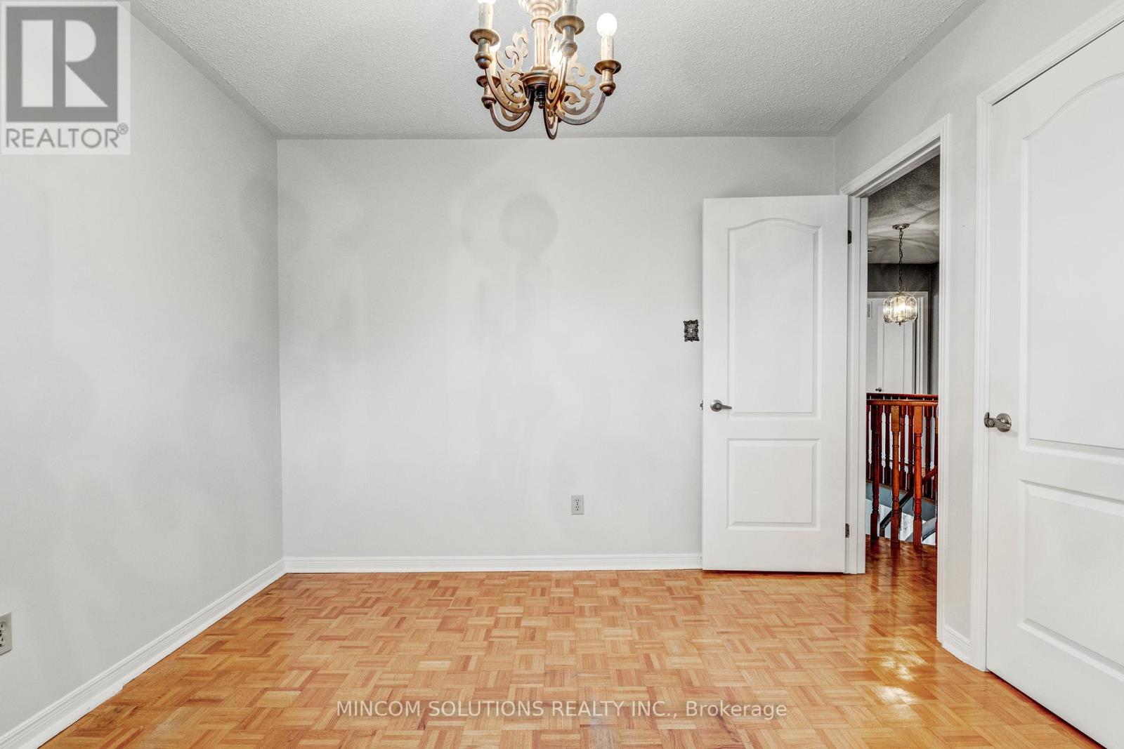 2394 Credit Valley Road E, Mississauga, Ontario  L5M 4E6 - Photo 25 - W12424900