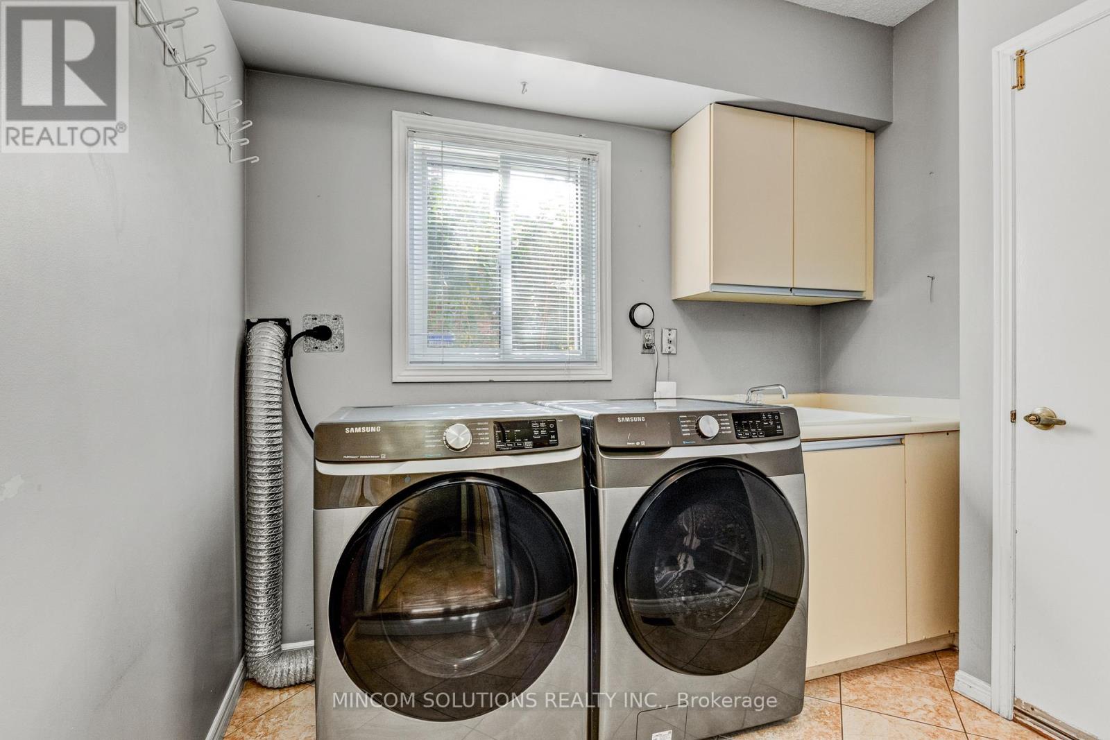 2394 Credit Valley Road E, Mississauga, Ontario  L5M 4E6 - Photo 27 - W12424900