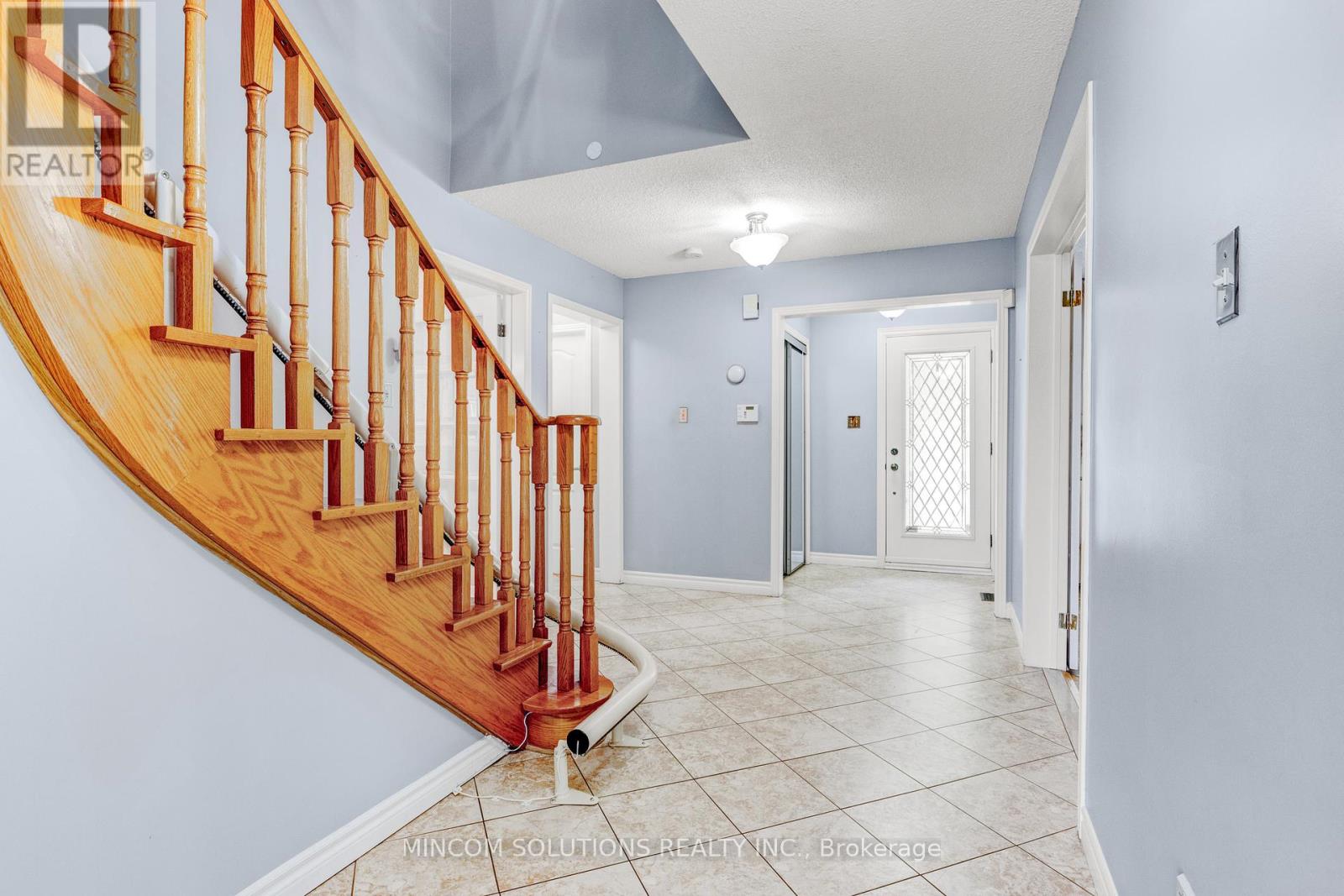 2394 Credit Valley Road E, Mississauga, Ontario  L5M 4E6 - Photo 3 - W12424900