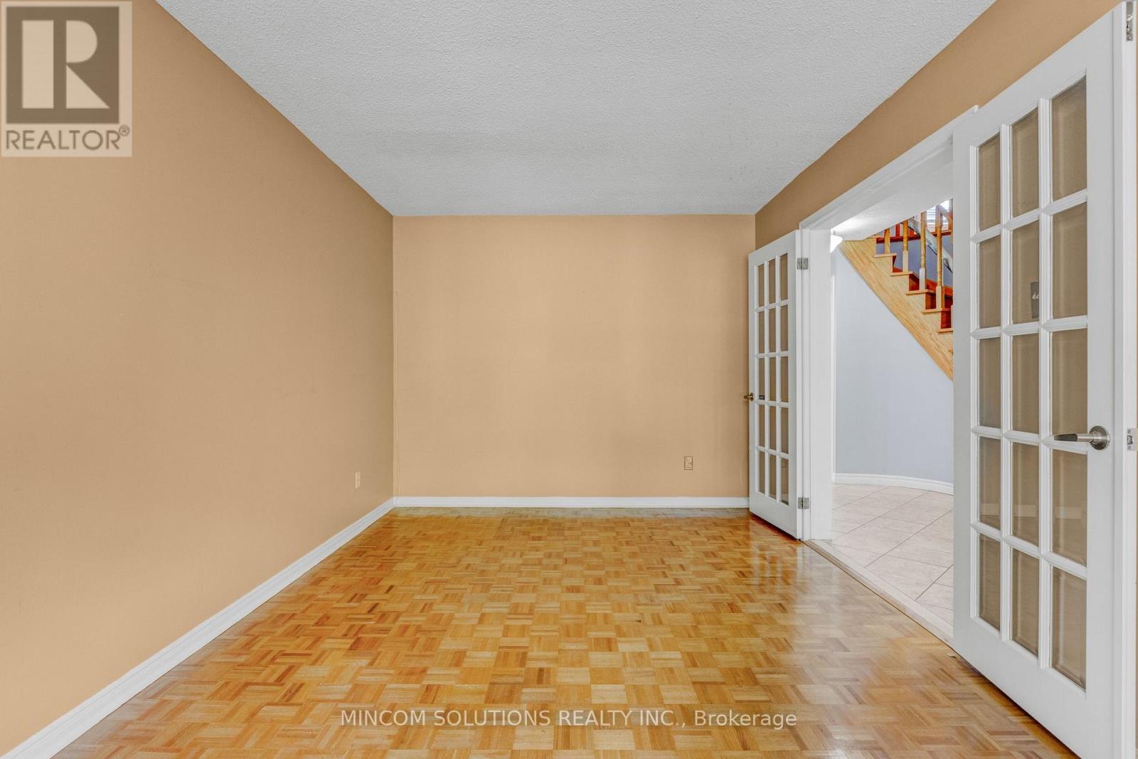 2394 Credit Valley Road E, Mississauga, Ontario  L5M 4E6 - Photo 4 - W12424900