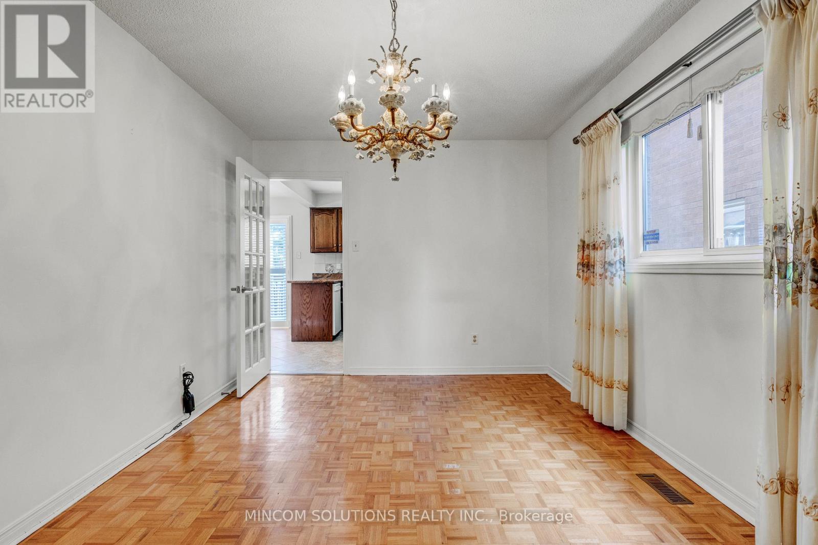 2394 Credit Valley Road E, Mississauga, Ontario  L5M 4E6 - Photo 6 - W12424900