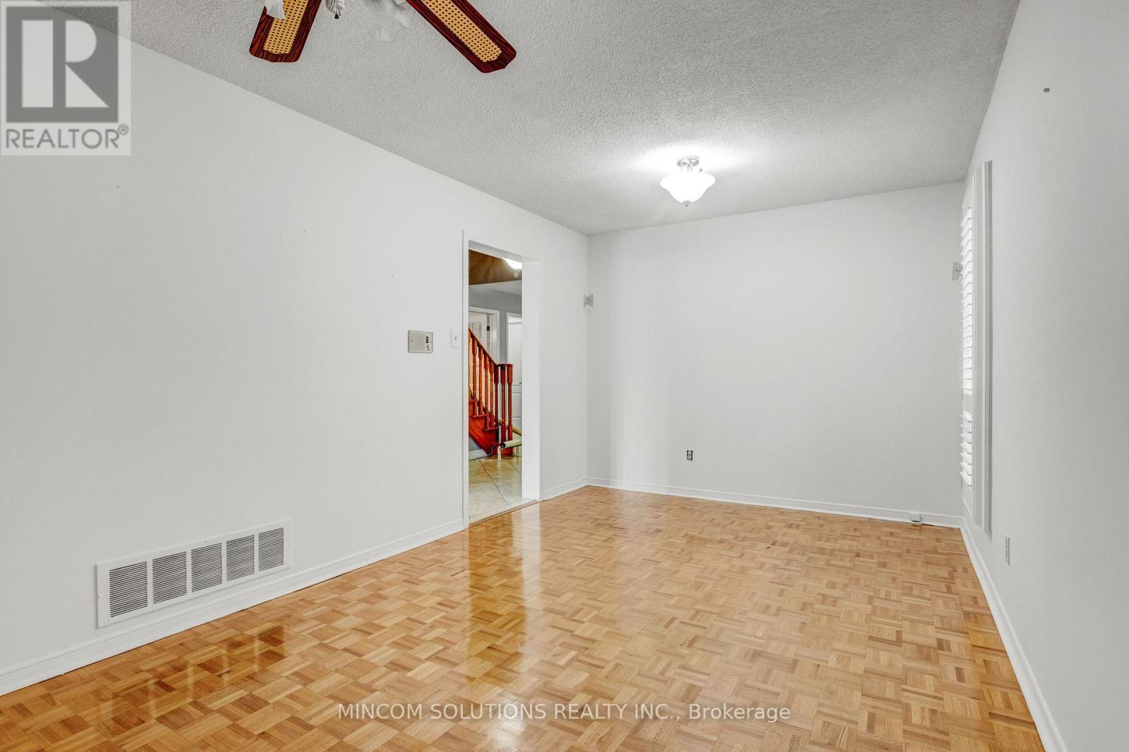 2394 Credit Valley Road E, Mississauga, Ontario  L5M 4E6 - Photo 9 - W12424900