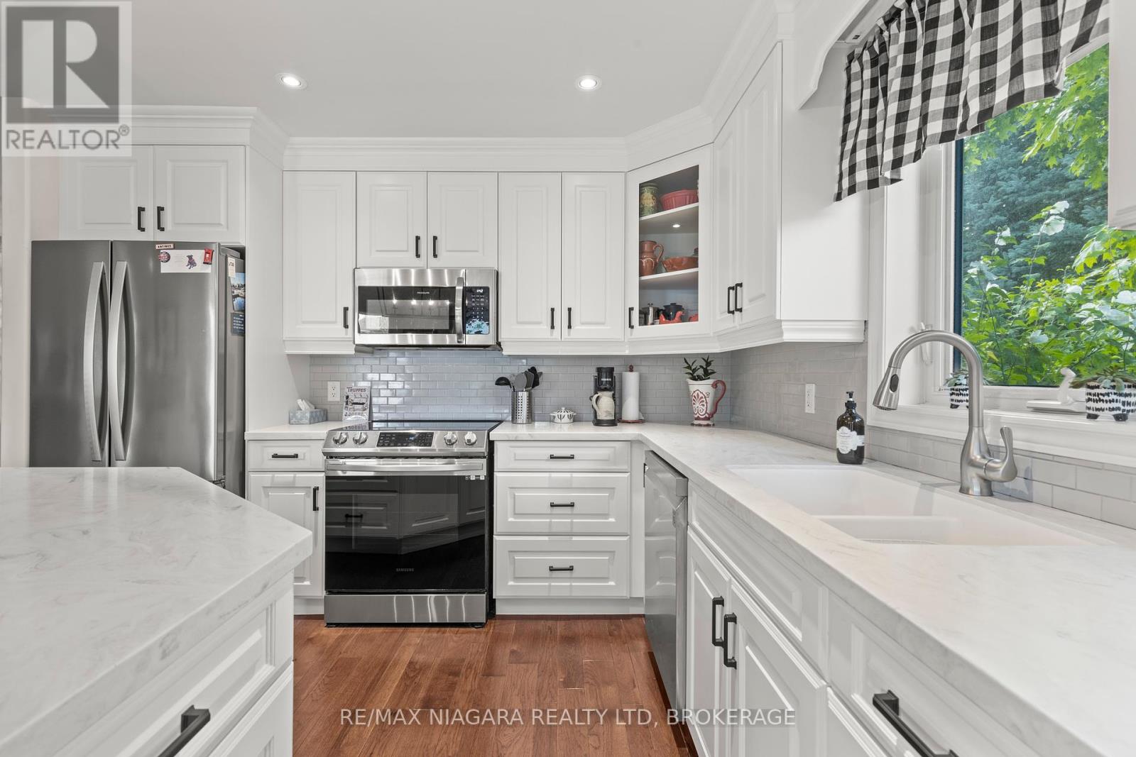 42 Rose Glen Crescent, Niagara-On-The-Lake, Ontario  L0S 1J0 - Photo 12 - X12424915