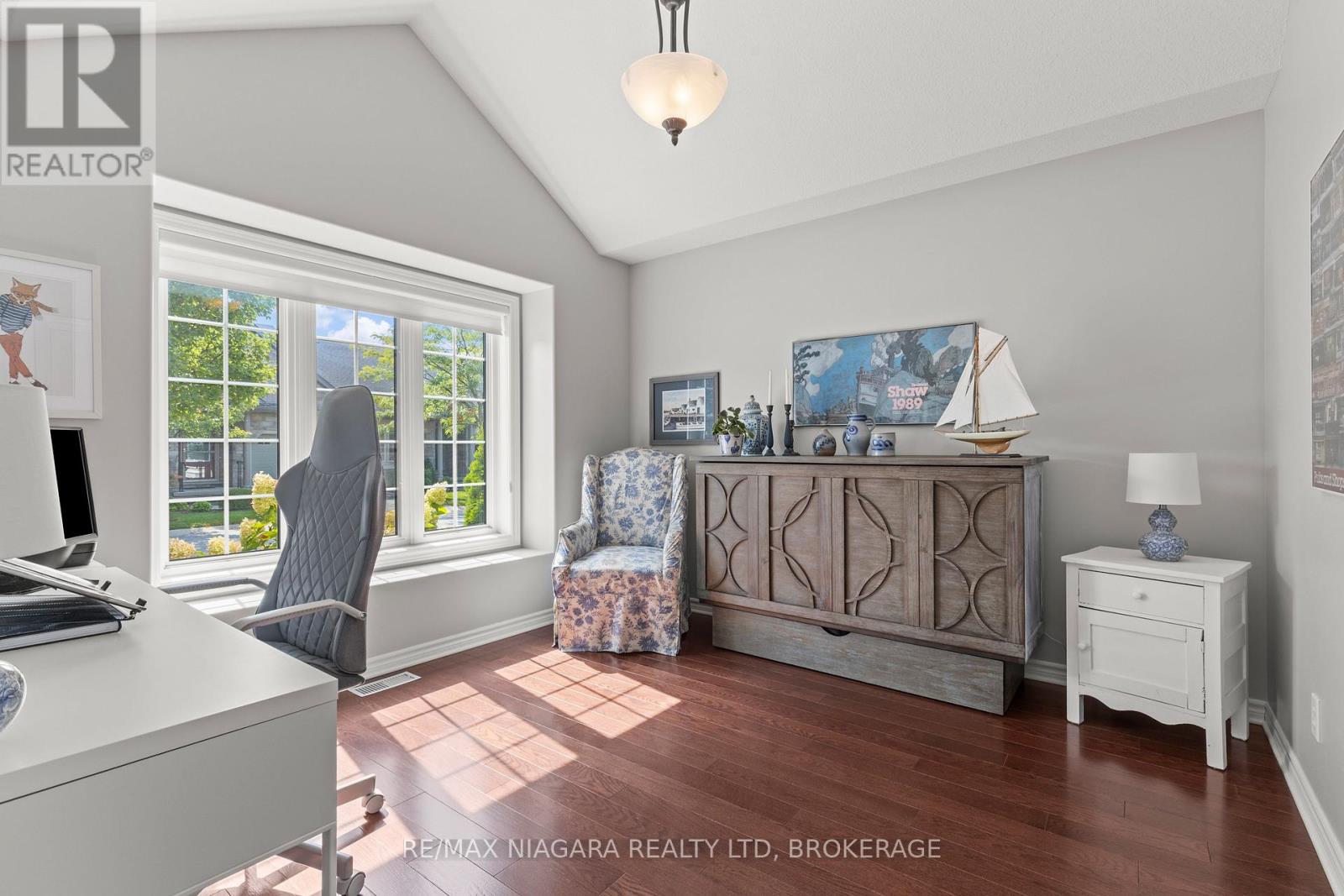 42 Rose Glen Crescent, Niagara-On-The-Lake, Ontario  L0S 1J0 - Photo 9 - X12424915