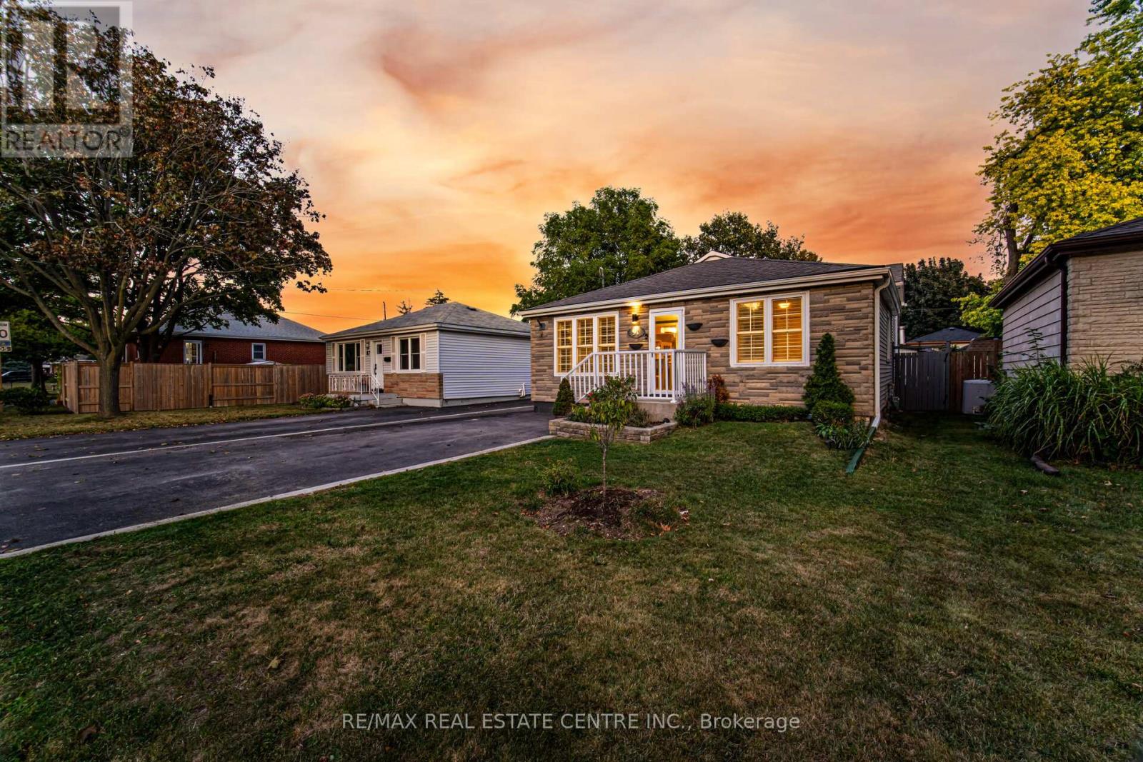 91 E 44th Street, Hamilton, Ontario  L8T 3G9 - Photo 4 - X12424894