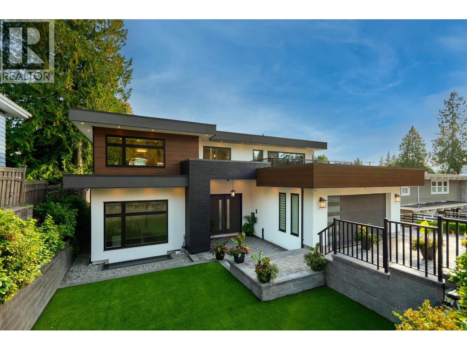 929 CANYON BOULEVARD, North Vancouver, British Columbia