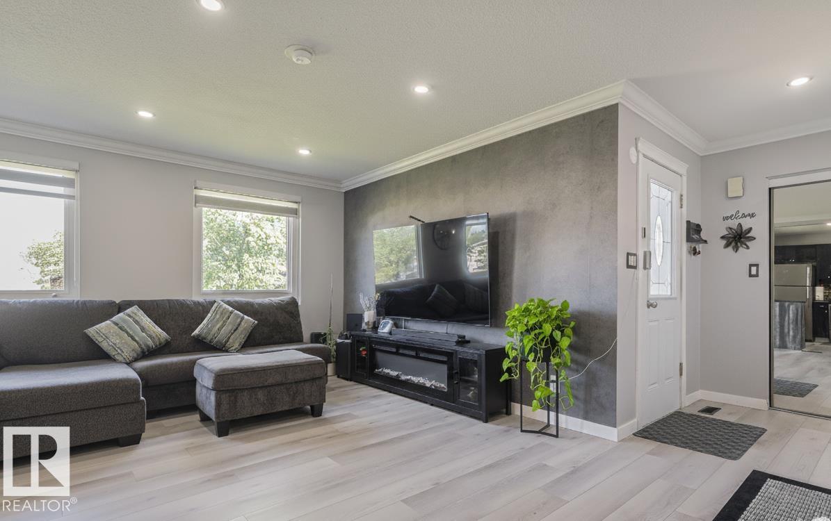 1016 56 St Nw, Edmonton, Alberta  T6L 1Y3 - Photo 2 - E4459261
