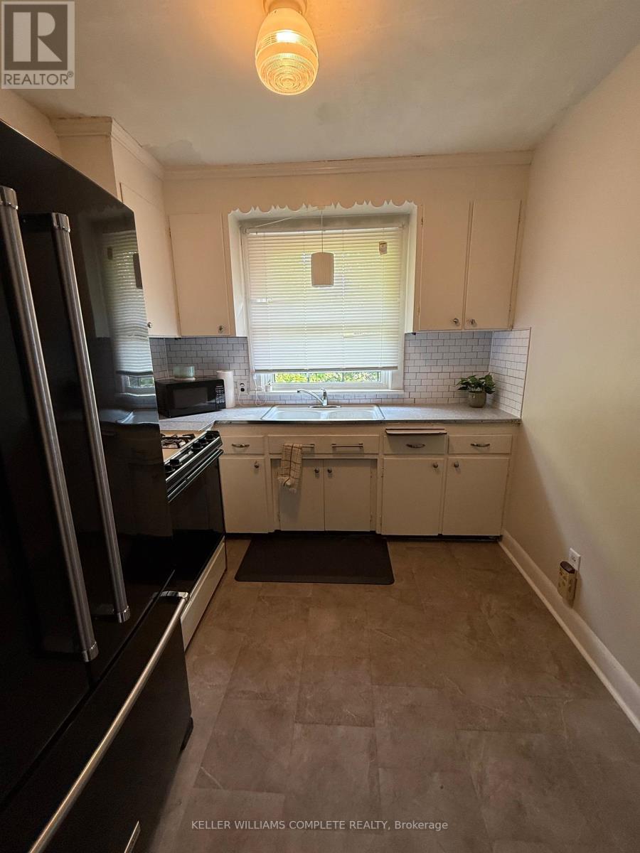 487 East 37th Street, Hamilton, Ontario  L8V 4C1 - Photo 9 - X12387958