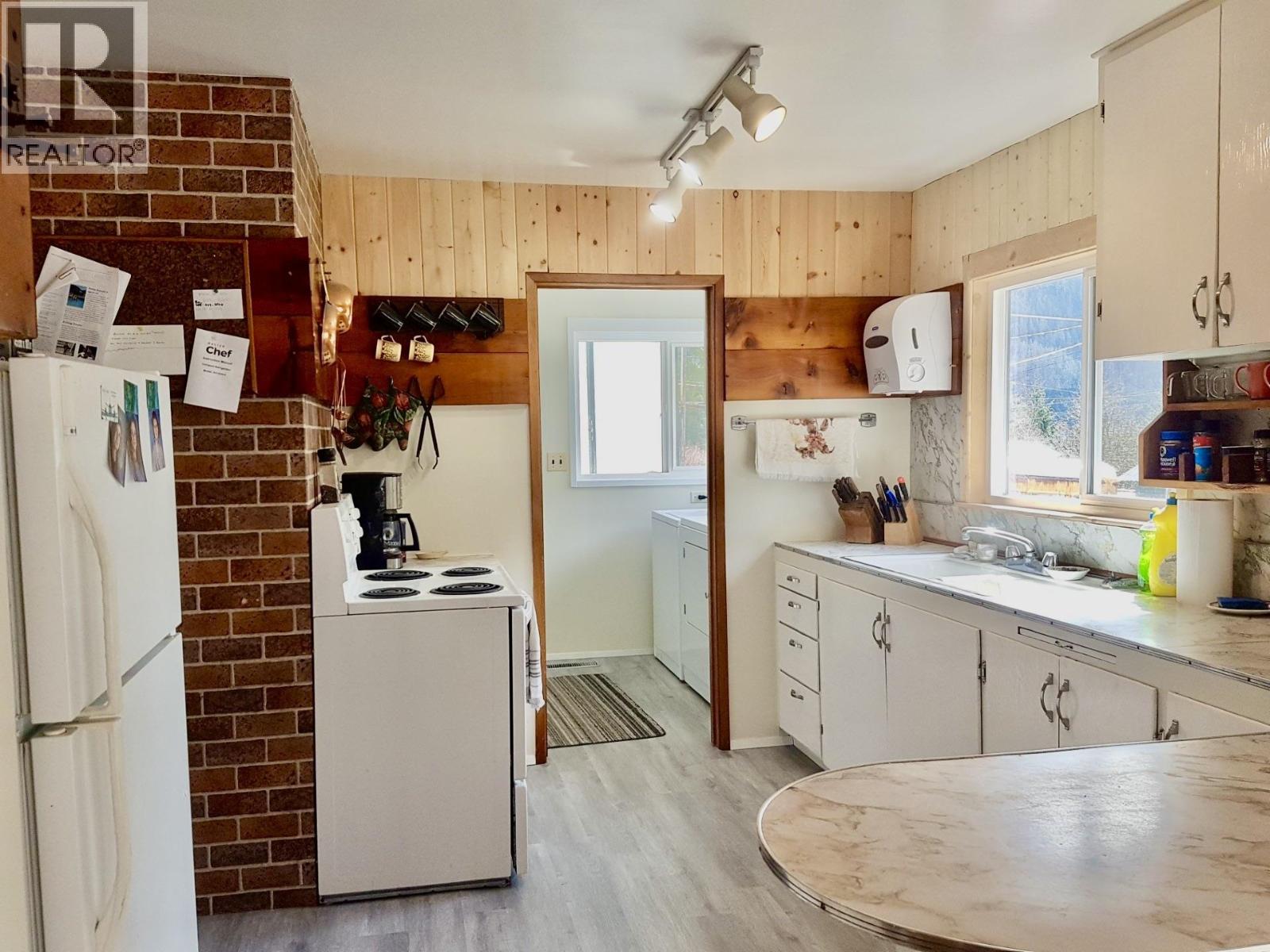 75 Highland Drive, Bella Coola, British Columbia  V0T 1P0 - Photo 13 - R3051214