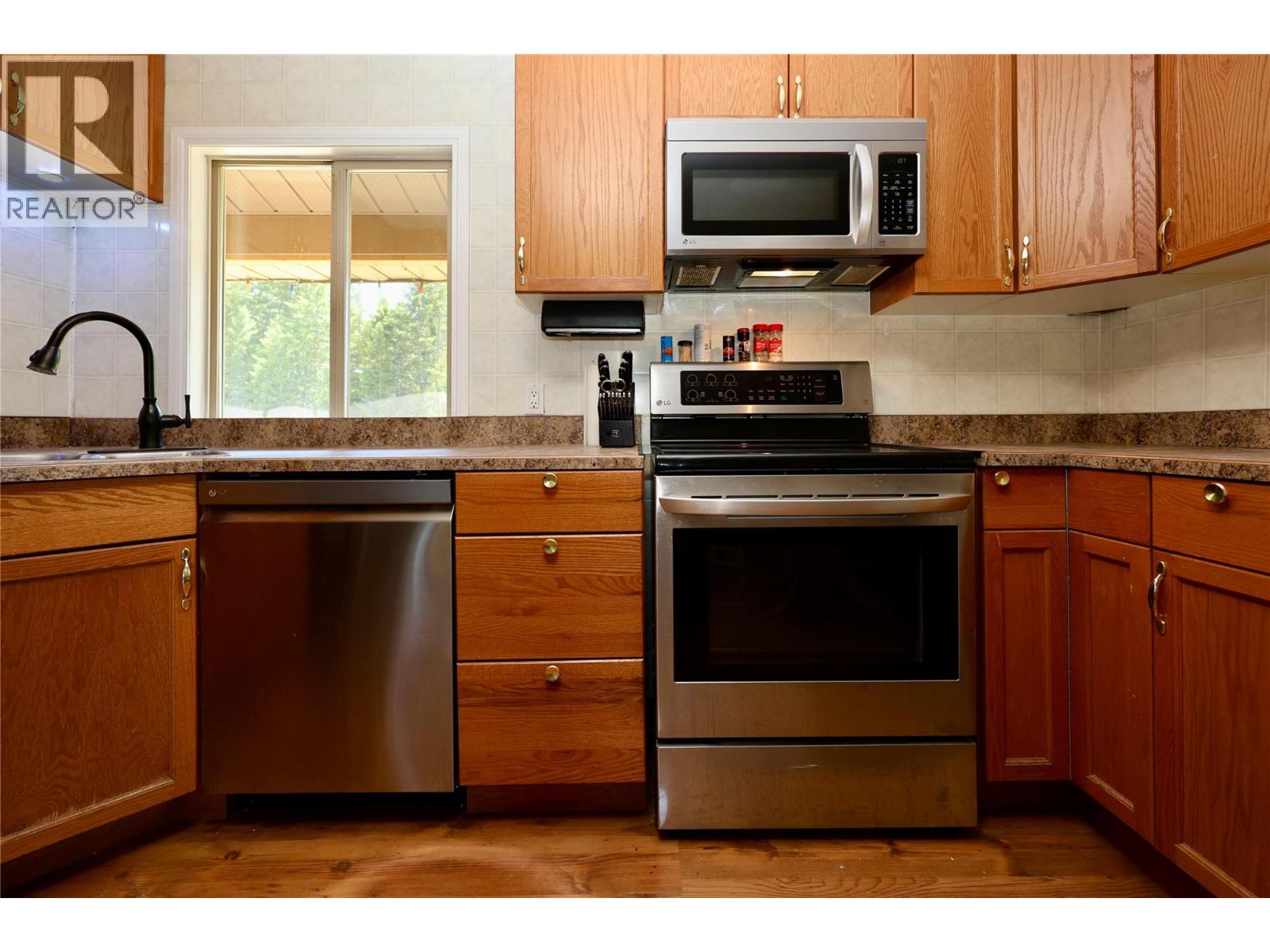 3049 95 Highway, Golden, British Columbia  V0A 1H2 - Photo 17 - 10351788