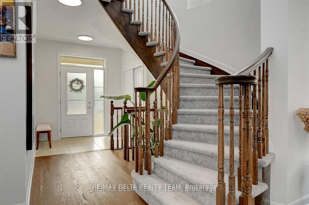 370 Aquaview Drive, Ottawa, Ontario  K4A 5K5 - Photo 5 - X12424988