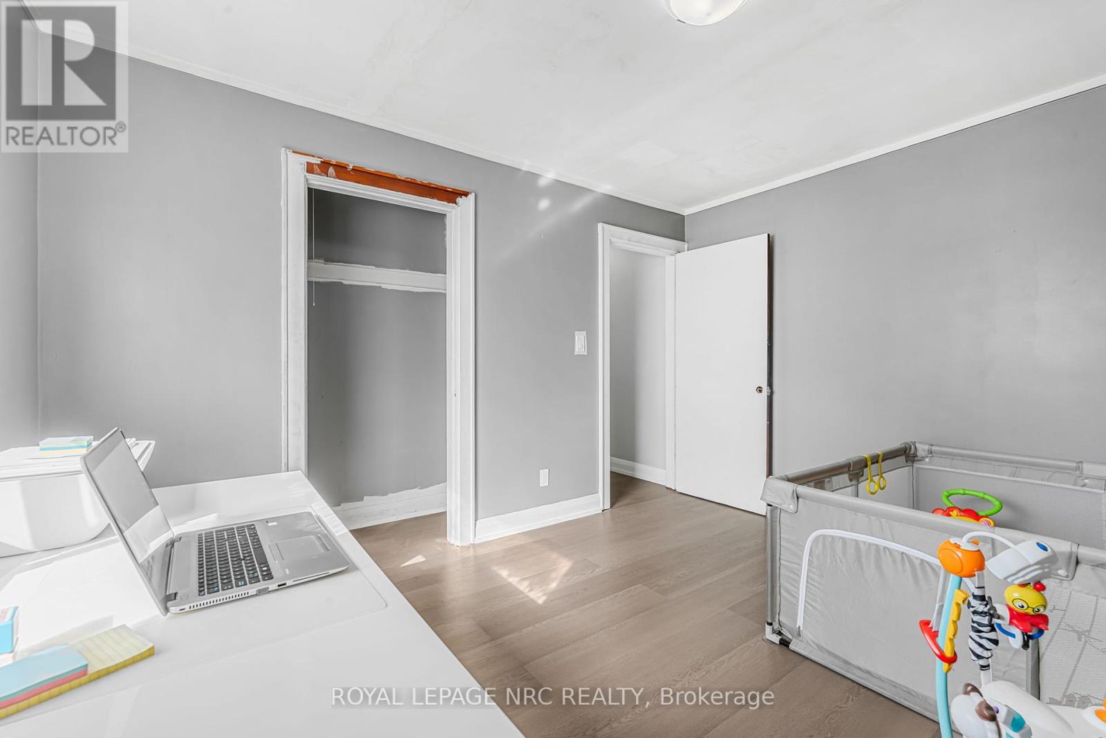 207 Elmwood Avenue, Fort Erie, Ontario  L0S 1B0 - Photo 14 - X12425016