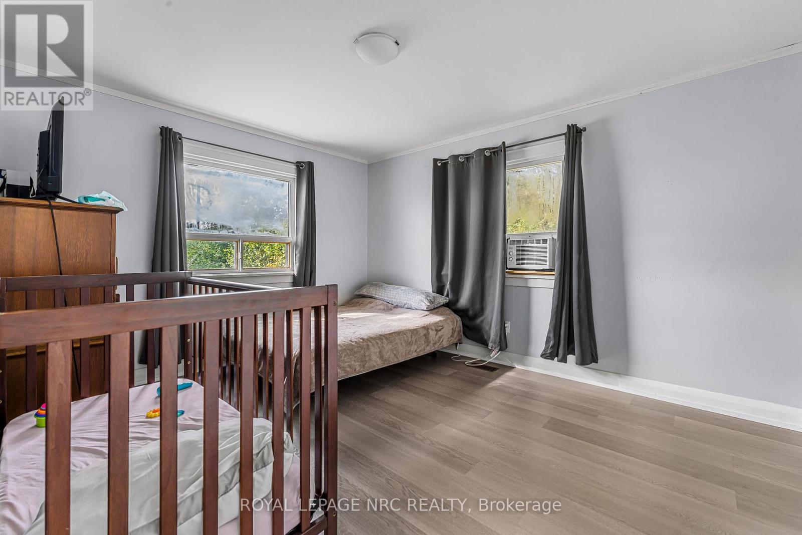 207 Elmwood Avenue, Fort Erie, Ontario  L0S 1B0 - Photo 17 - X12425016