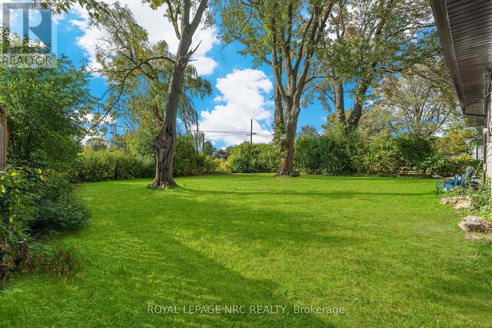 207 Elmwood Avenue, Fort Erie, Ontario  L0S 1B0 - Photo 20 - X12425016