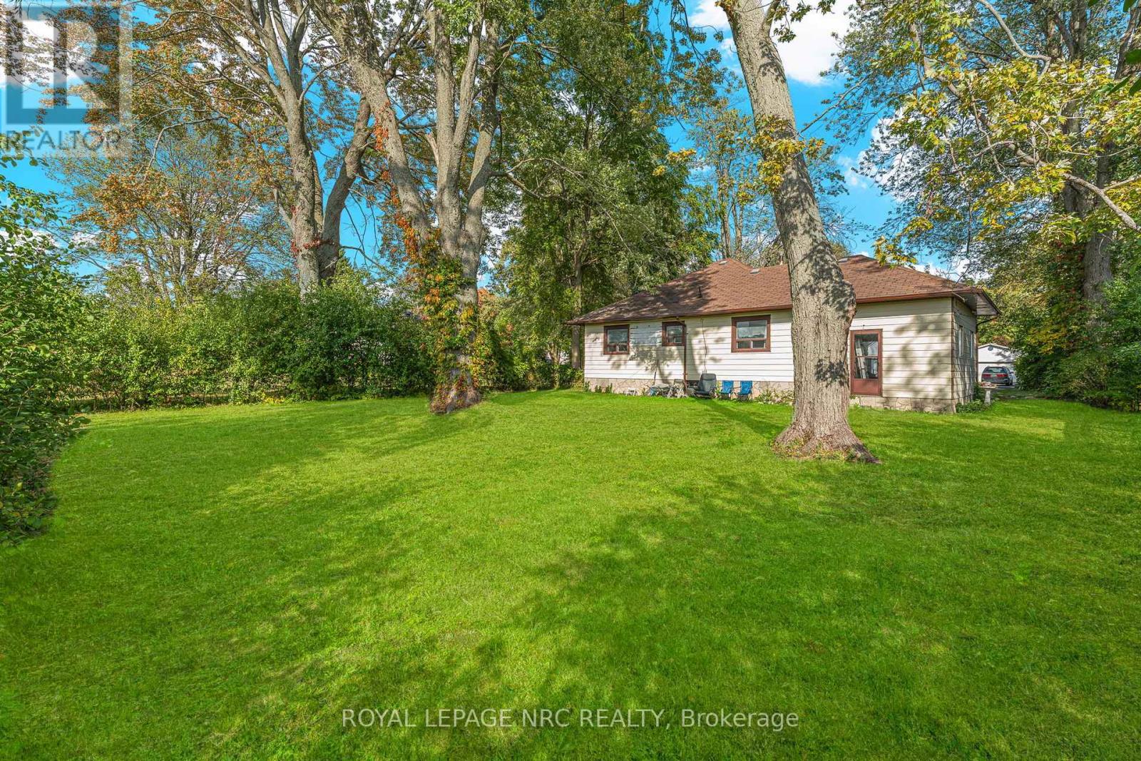 207 Elmwood Avenue, Fort Erie, Ontario  L0S 1B0 - Photo 21 - X12425016