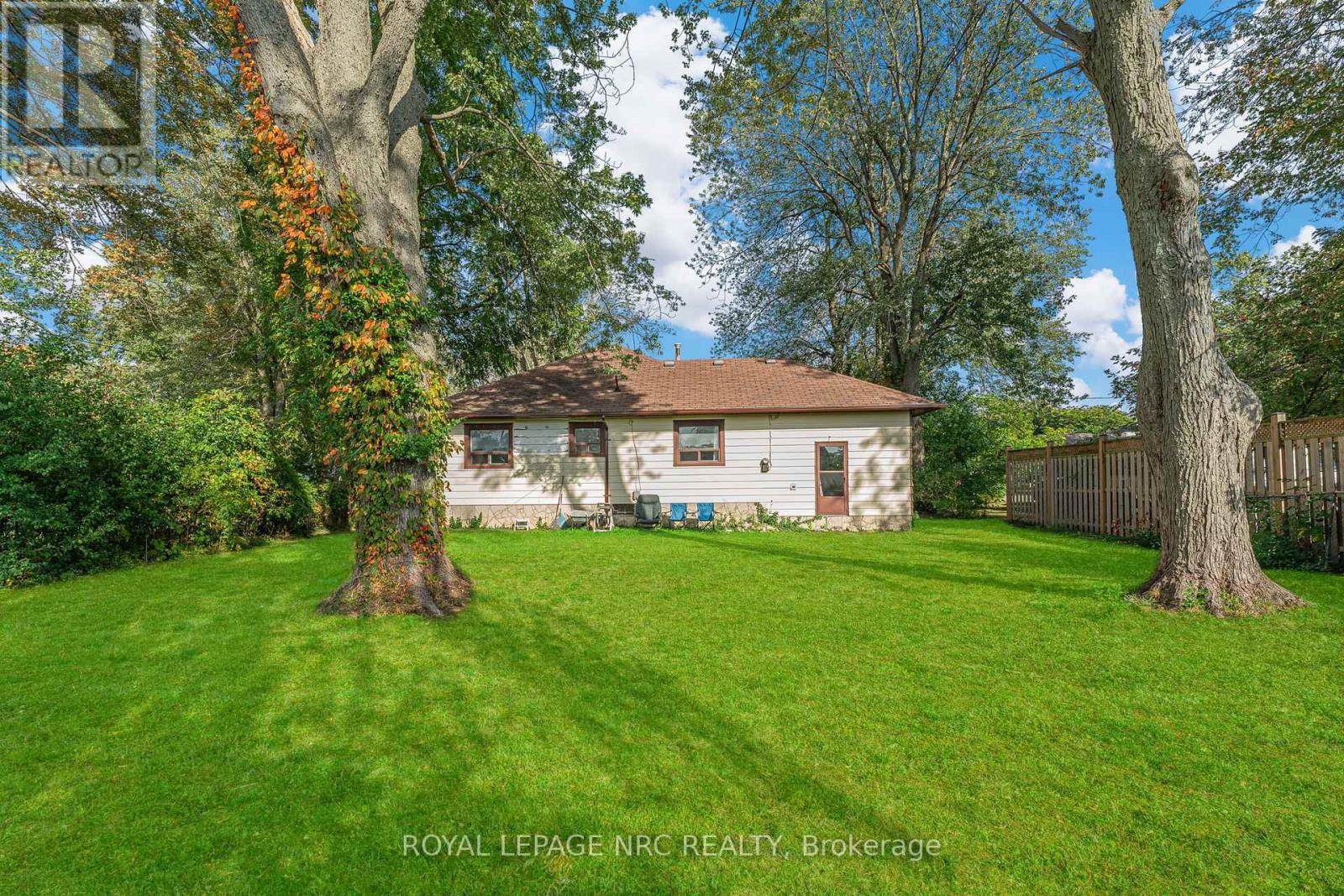 207 Elmwood Avenue, Fort Erie, Ontario  L0S 1B0 - Photo 22 - X12425016
