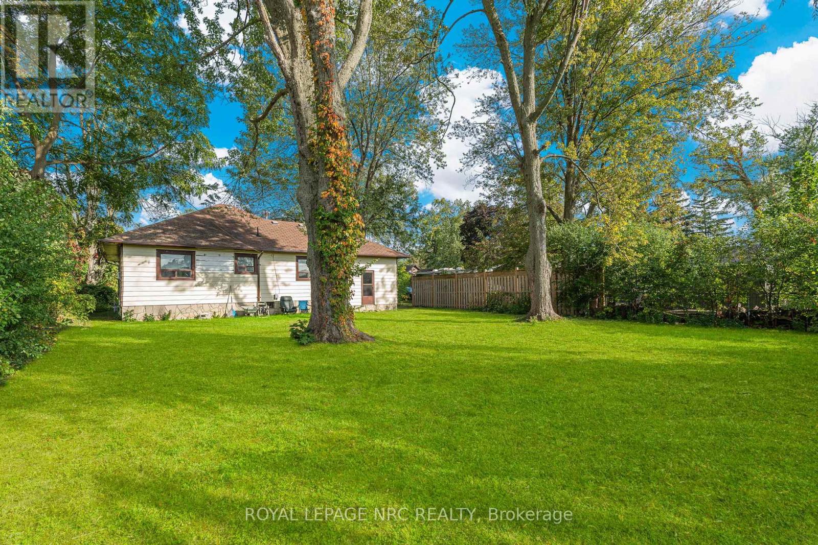 207 Elmwood Avenue, Fort Erie, Ontario  L0S 1B0 - Photo 23 - X12425016