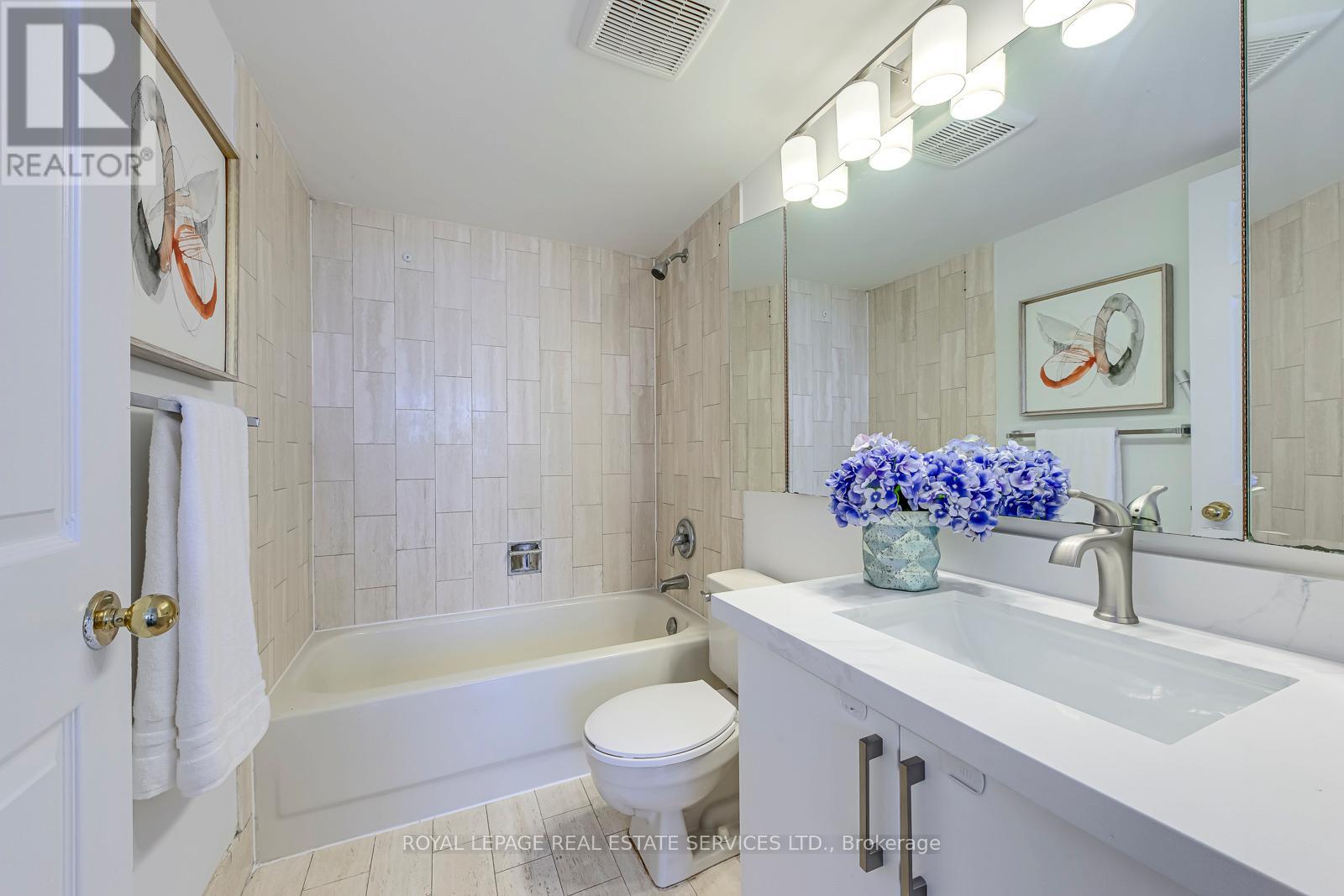 1008 - 265 Enfield Place, Mississauga, Ontario  L5B 3Y7 - Photo 18 - W12424933