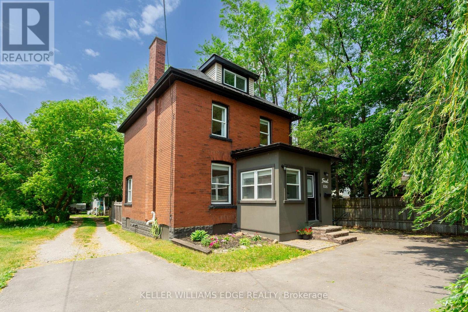 826 Beach Boulevard, Hamilton, Ontario  L8H 6Z4 - Photo 2 - X12424910
