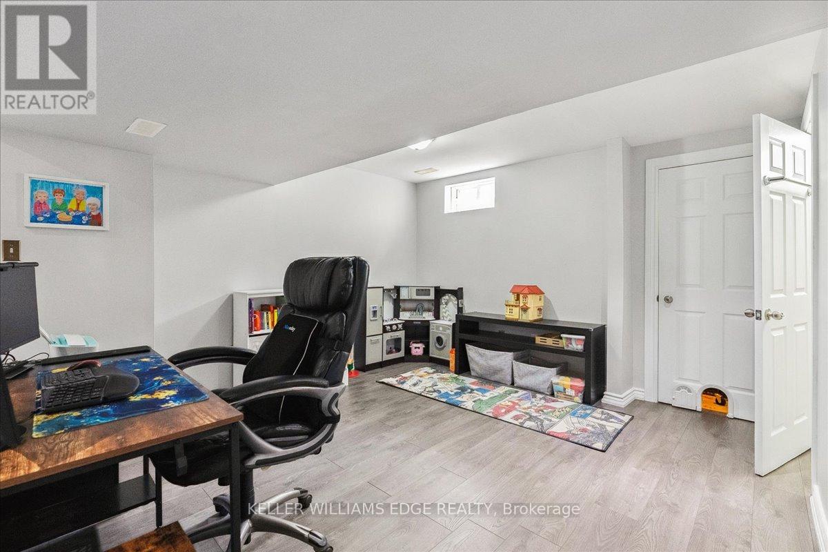 35 Pettit Street, Hamilton, Ontario  L8E 5V7 - Photo 24 - X12424911