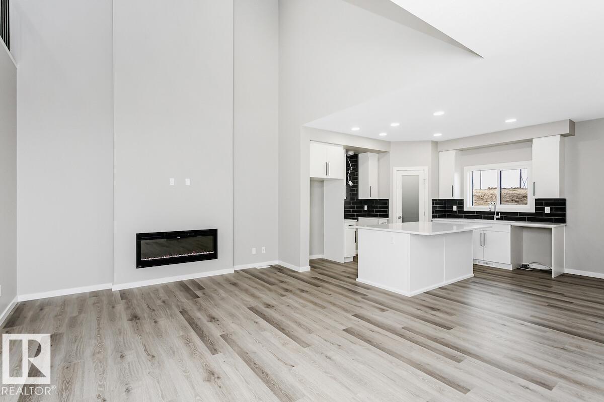 2363 Egret Wy Nw, Edmonton, Alberta  T6M 3G8 - Photo 2 - E4459295