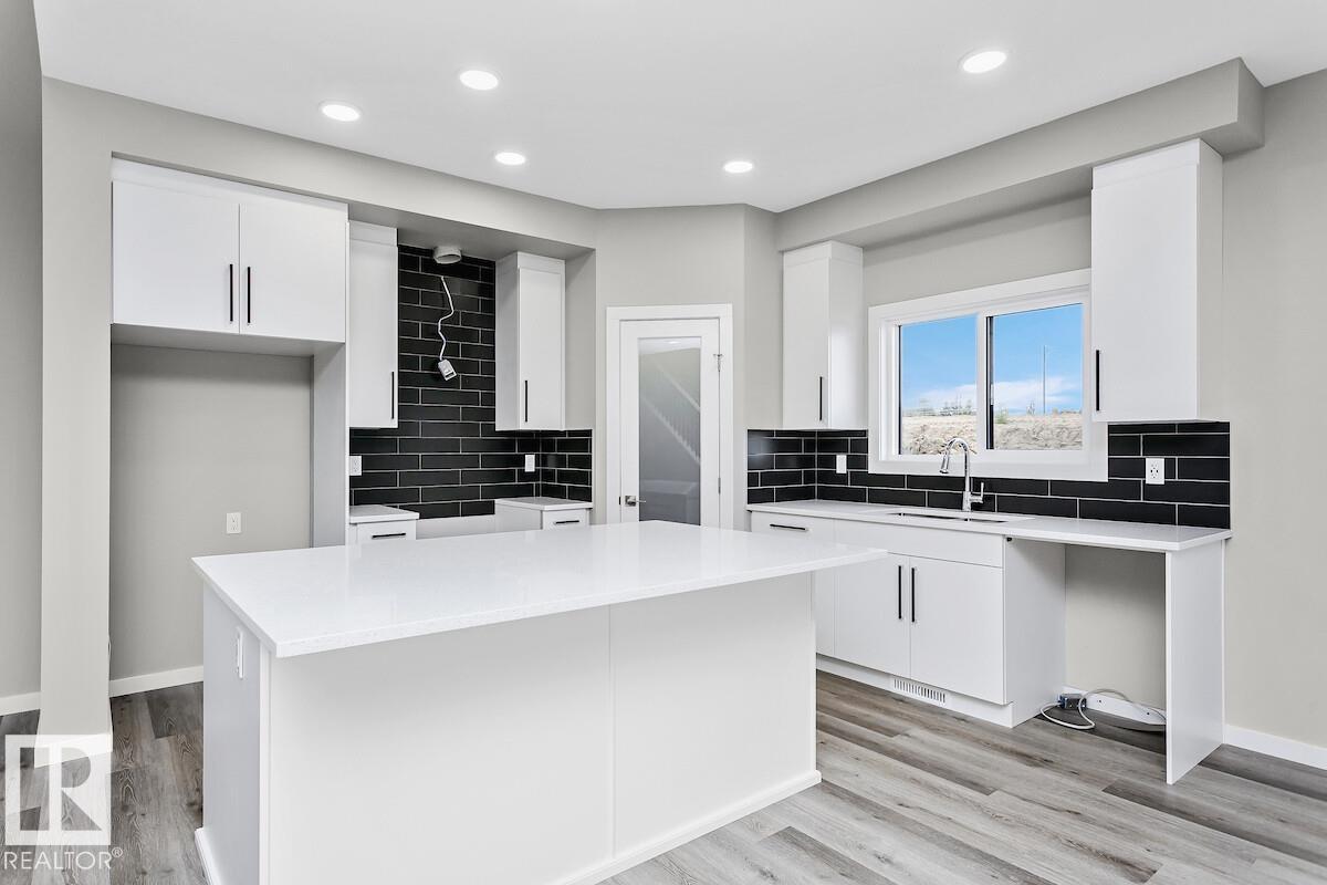 2363 Egret Wy Nw, Edmonton, Alberta  T6M 3G8 - Photo 4 - E4459295