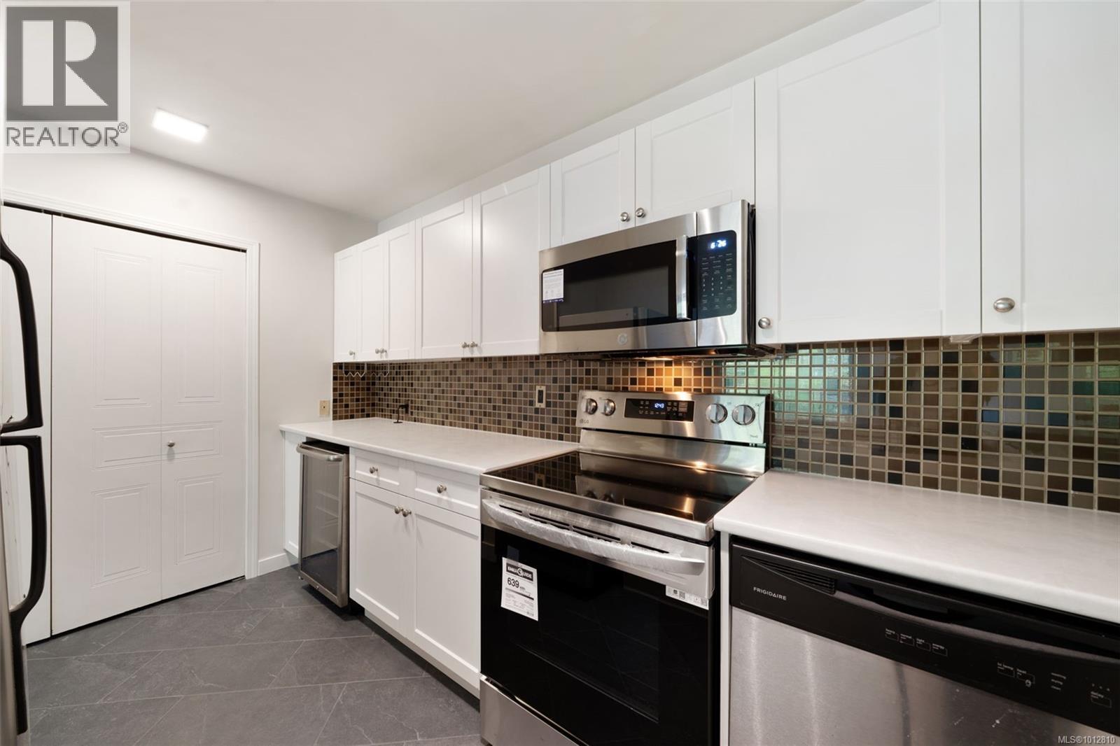 208 420 Parry St, Victoria, British Columbia  V8V 2H7 - Photo 10 - 1012810