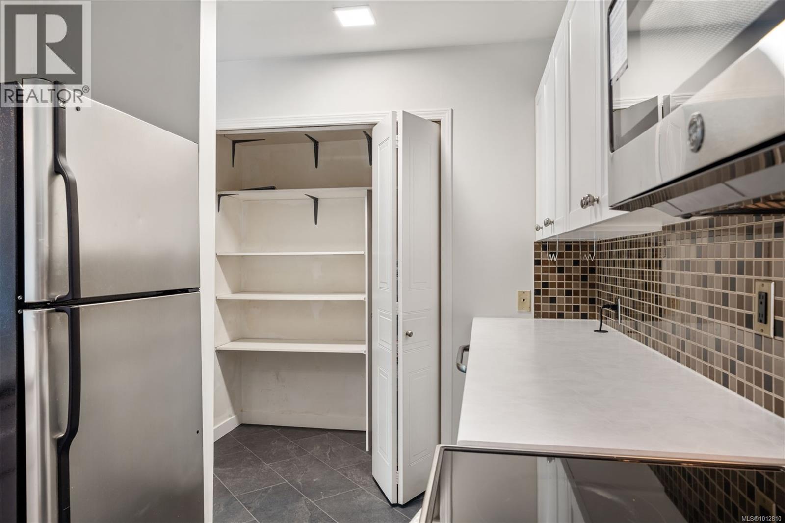 208 420 Parry St, Victoria, British Columbia  V8V 2H7 - Photo 12 - 1012810